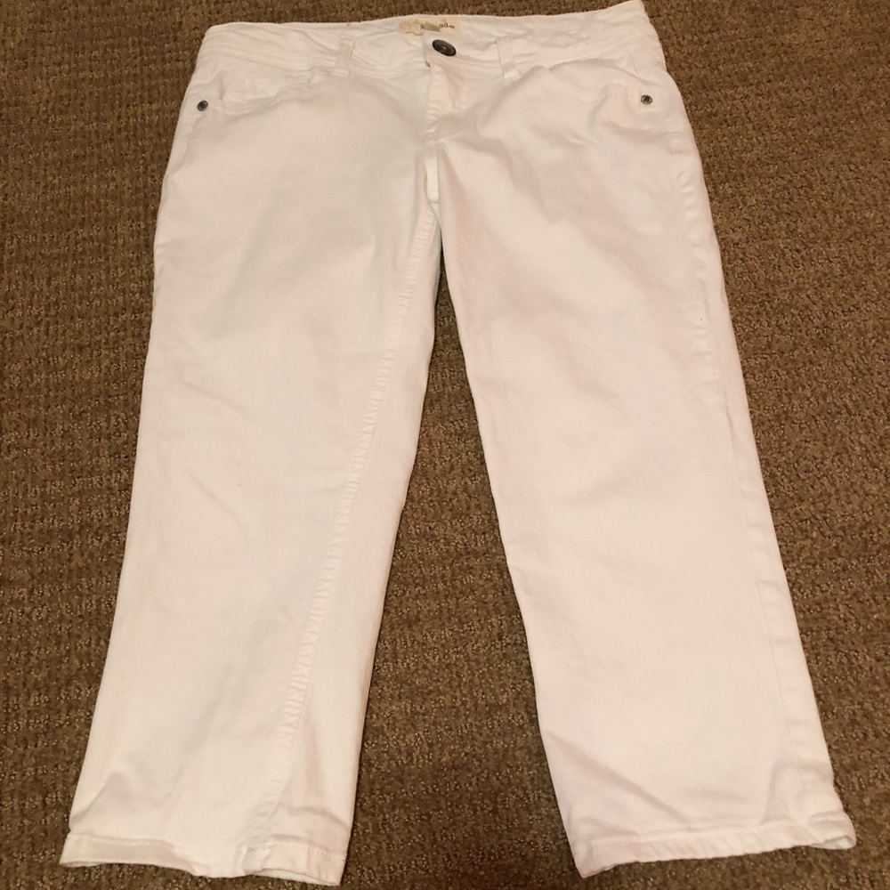 White Capri jeans